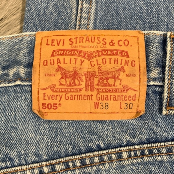 Levi’s 505 Light Wash Zip Fly Straight Leg Jeans            size 38 - Picture 4 of 7